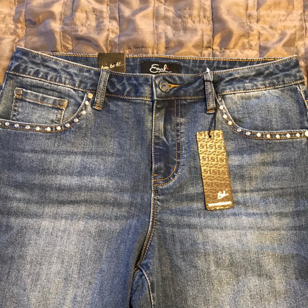 New with tags Earl jeans silver studded capri